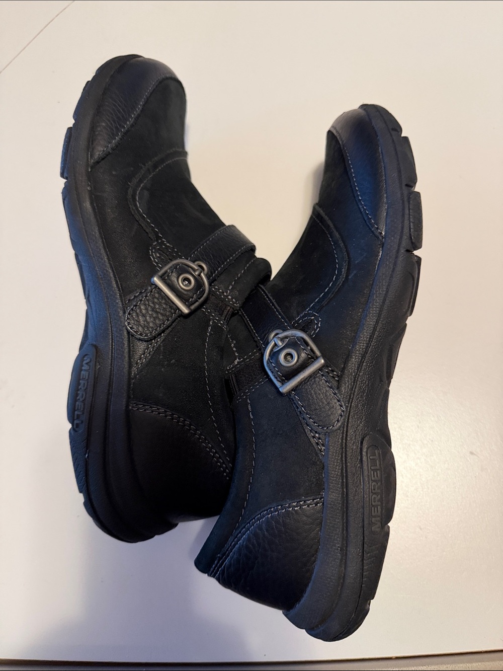 Merrell Woman’s Dassie style slip on casual loafer with buckle. Size 8. - Picture 6 of 14